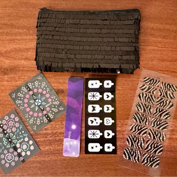 Caboodles Nail Valet - Picture 5 of 6